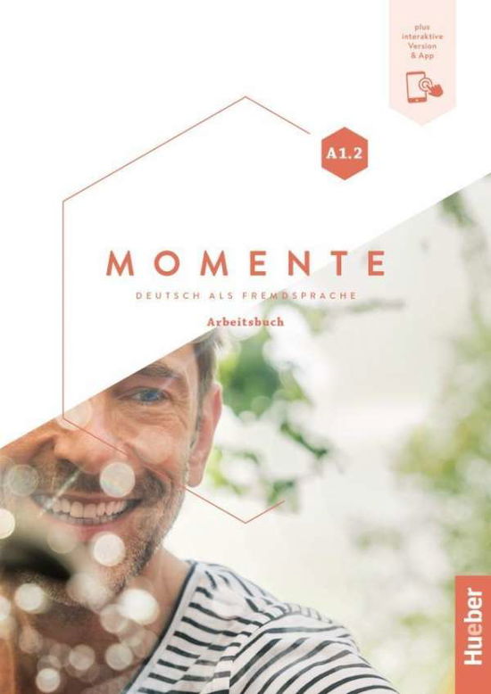 Cover for Sandra Evans · Momente in 6 Banden: Arbeitsbuch A1.2 plus interaktive Version (Paperback Book) (2020)