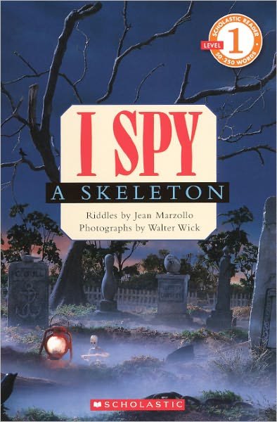 Cover for Jean Marzollo · I Spy a Skeleton (Turtleback School &amp; Library Binding Edition) (Scholastic Reader I Spy - Level 1) (Innbunden bok) [Turtleback School &amp; Library Binding, Reprint edition] (2010)