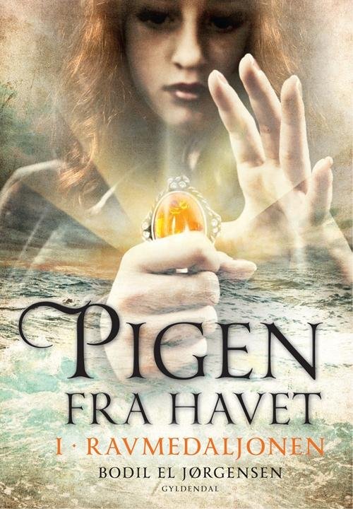 Cover for Bodil El Jørgensen · Pigen fra havet: Pigen fra havet 1 - Ravmedaljonen (Bound Book) [1. Painos] (2015)