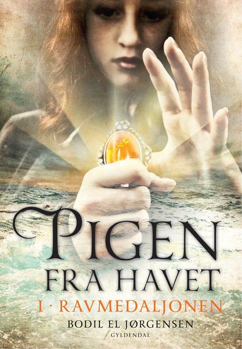 Cover for Bodil El Jørgensen · Pigen fra havet: Pigen fra havet 1 - Ravmedaljonen (Innbunden bok) [1. utgave] (2015)