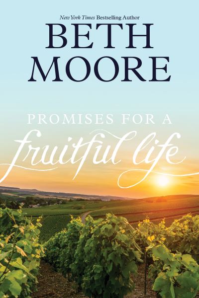 Promises for a Fruitful Life - Beth Moore - Książki - Tyndale House Publishers - 9781496440921 - 4 lutego 2020