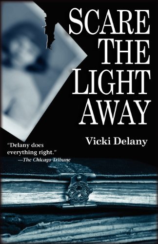 Cover for Vicki Delany · Scare the Light Away (Paperback Bog) [Reprint edition] (2012)