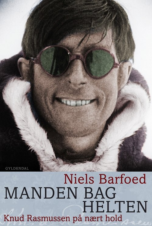 Cover for Niels Barfoed · Manden bag helten (Inbunden Bok) [1:a utgåva] [Indbundet] (2011)