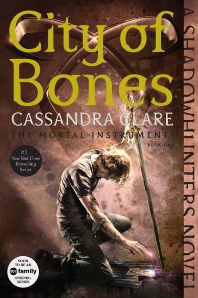Cover for Cassandra Clare · City of Bones - The Mortal Instruments (Paperback Book) [Reissue edition] (2015)