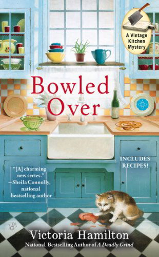 Cover for Victoria Hamilton · Bowled over (Berkley Prime Crime) (Paperback Bog) [First edition] (2013)