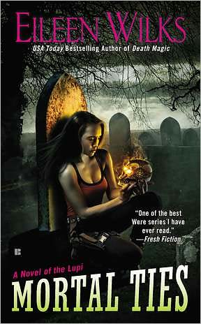 Cover for Eileen Wilks · Mortal Ties: A Novel of the Lupi (Paperback Book) (2012)