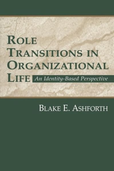 Role Transitions in Organizational Life: An Identity-based Perspective - Organization and Management Series - Blake Ashforth - Bücher - Taylor & Francis Inc - 9780805828931 - 1. Oktober 2000