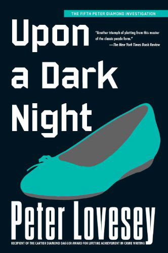 Upon a Dark Night (Peter Diamond #5) (Peter Diamond Mystery) - Peter Lovesey - Książki - Soho Crime - 9781569473931 - 1 czerwca 2005