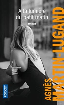 Cover for Agnès Martin-Lugand · A la lumière du petit matin (Pocketbok) (2019)