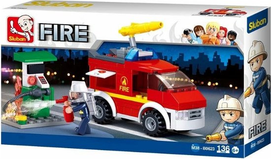 Cover for Sluban · Fire Small Fire Truck + Oil Station (MERCH)
