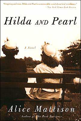Cover for Alice Mattison · Hilda and Pearl: a Novel (Paperback Book) (2001)