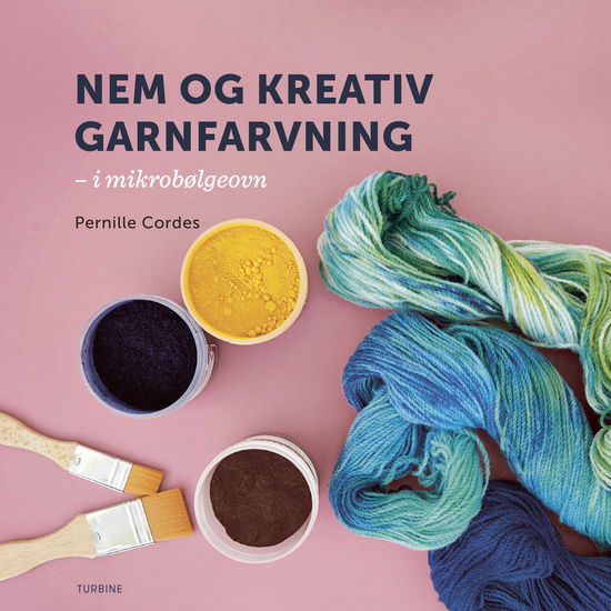 Nem og kreativ garnfarvning - Pernille Cordes - Livros - Turbine - 9788740650938 - 26 de outubro de 2018