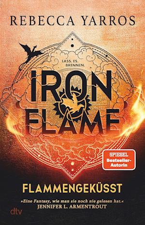 Iron Flame  Flammengeküsst - Rebecca Yarros - Bücher - dtv Verlagsgesellschaft - 9783423283939 - 1. Dezember 2023