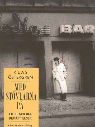 Med stövlarna på - Klas Östergren - Bøger - Albert Bonniers Förlag - 9789100575939 - 29. januar 2001