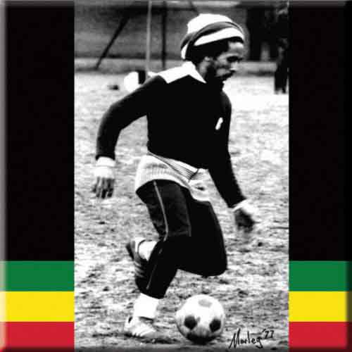 Bob Marley Fridge Magnet: Soccer - Bob Marley - Produtos - Bravado - 5055295381940 - 24 de novembro de 2014