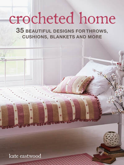 Crocheted Home: 35 Beautiful Designs for Throws, Cushions, Blankets and More - Kate Eastwood - Livros - Ryland, Peters & Small Ltd - 9781782498940 - 22 de setembro de 2020