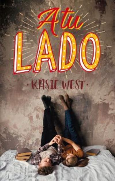 Cover for Kasie West · A Tu Lado (Paperback Book) (2018)