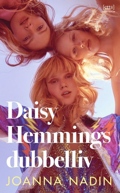 Cover for Joanna Nadin · Daisy Hemmings dubbelliv (Inbunden Bok) (2023)