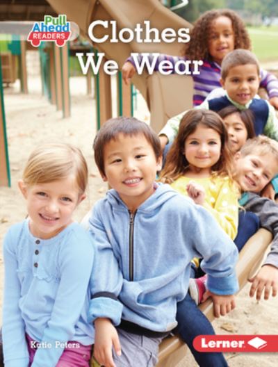 Clothes We Wear - Katie Peters - Books - Lerner Publishing Group - 9781728475943 - 2023