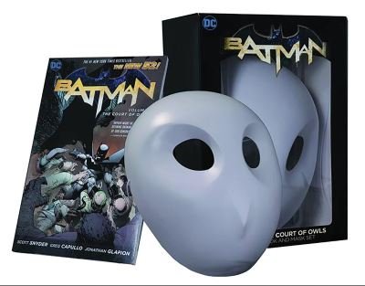 Batman: The Court of Owls Mask and Book Set - Scott Snyder - Böcker - DC Comics - 9781779517944 - 27 december 2022