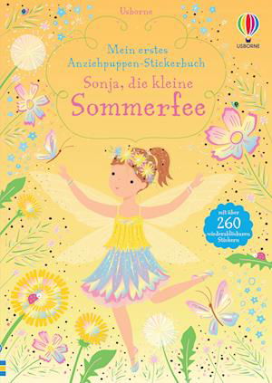 Mein erstes Anziehpuppen-Stickerbuch: Sonja, die kleine Sommerfee - Fiona Watt - Bøger - Usborne - 9781789417944 - 3. august 2022