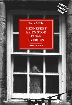 Cover for Herta Müller · Mennesket er en stor fasan i verden (Sewn Spine Book) [1e uitgave] (2009)