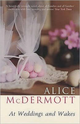 Cover for Alice McDermott · At Weddings and Wakes (Paperback Bog) [New edition] (2003)
