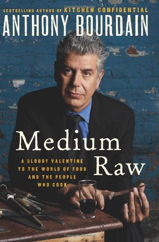Cover for Anthony Bourdain · Medium Raw: A Bloody Valentine to the World of Food and the People Who Cook (Inbunden Bok) (2010)