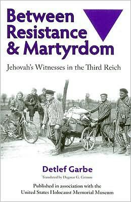 Cover for Detlef Garbe · Between Resistance and Martyrdom: Jehovah's Witnesses in the Third Reich (Pocketbok) (2008)