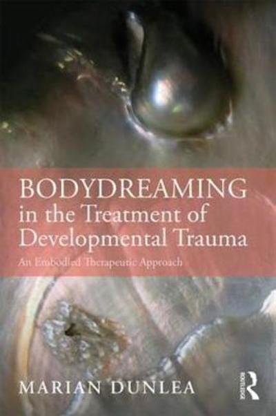 Cover for Marian Dunlea · BodyDreaming in the Treatment of Developmental Trauma: An Embodied Therapeutic Approach (Paperback Bog) (2019)