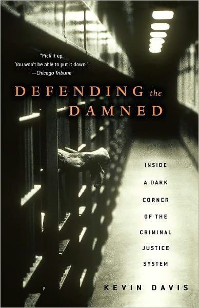 Cover for Kevin Davis · Defending the Damned: Inside a Dark Corner of the Criminal Justice System (Taschenbuch) [Reprint edition] (2008)