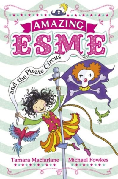 Cover for Tamara Macfarlane · Amazing Esme and the Pirate Circus: Book 3 - Amazing Esme (Taschenbuch) (2013)