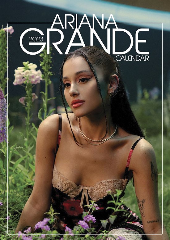 Ariana Grande 2023 Unofficial Calendar - Ariana Grande - Produtos - VYDAVATELSTIVI - 0617285007954 - 1 de junho de 2022