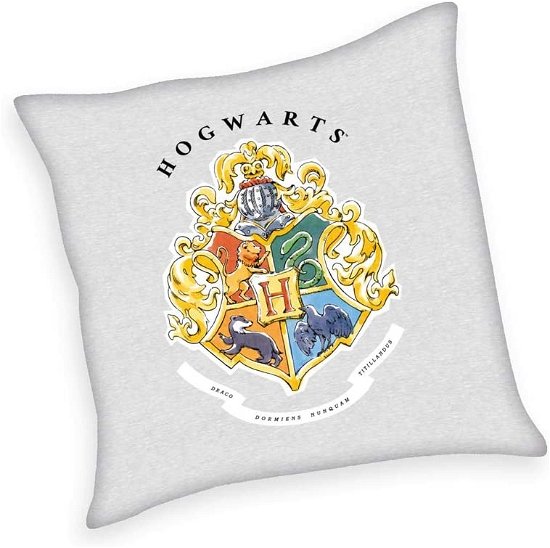 Harry Potter Dekokissen Hogwarts Emblem 40 x 40 cm - Harry Potter - Merchandise - Klaus Herding GmbH - 4006891948960 - 17. Dezember 2022