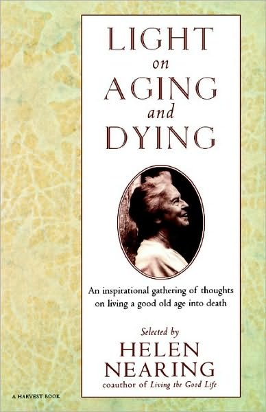 Light on Aging and Dying: Wise Words - Helen Nearing - Libros - Mariner Books - 9780156004961 - 15 de enero de 1998