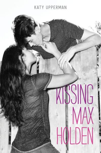 Cover for Katy Upperman · Kissing Max Holden (Paperback Book) (2018)