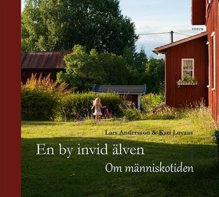 Cover for Andersson Lars · En by invid älven : om människotiden (Inbunden Bok) (2016)