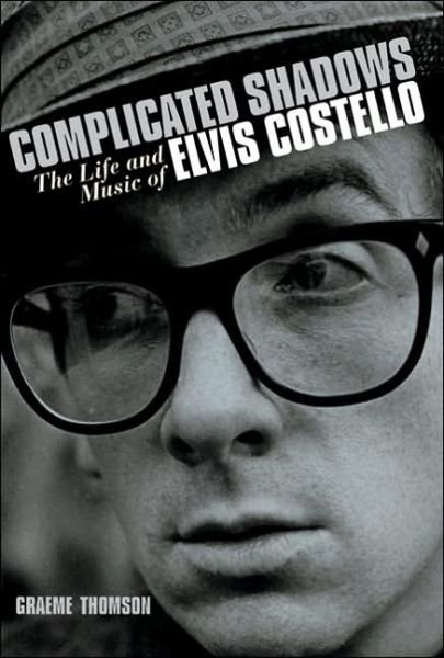 Complicated Shadows: the Life and Music of Elvis Costello - Graeme Thomson - Książki - Canongate U.S. - 9781841957968 - 5 kwietnia 2006