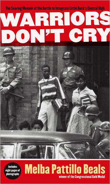 Cover for Melba Pattillo Beals · Warriors Don't Cry: a Searing Memoir of the Battle to Integrate Little Rock's Central High (Turtleback School &amp; Library) (Pocketbok) (2007)