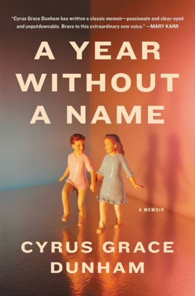 A Year Without a Name : A Memoir - Cyrus Dunham - Livros - Little, Brown and Company - 9780316444972 - 1 de junho de 2021