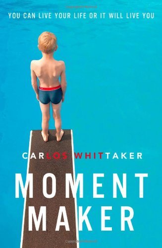 Moment Maker: You Can Live Your Life or It Will Live You - Carlos Whittaker - Libros - Zondervan - 9780310337973 - 8 de abril de 2014