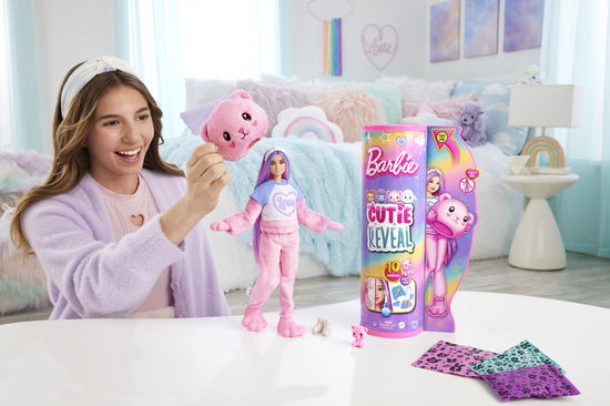 Cutie Reveal Cozy Series Barbie with Teddy Bear - Barbie - Merchandise -  - 0194735106974 - 28. Juni 2023