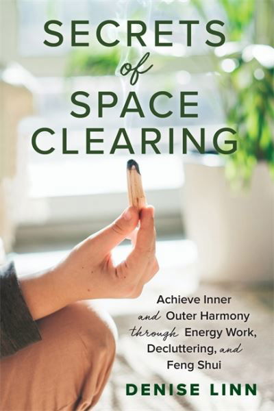 Secrets of Space Clearing: Achieve Inner and Outer Harmony through Energy Work, Decluttering and Feng Shui - Denise Linn - Libros - Hay House UK Ltd - 9781788174978 - 26 de enero de 2021