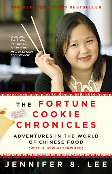 The Fortune Cookie Chronicles: Adventures in the World of Chinese Food - Jennifer Lee - Książki - Little, Brown & Company - 9780446698979 - 1 marca 2009