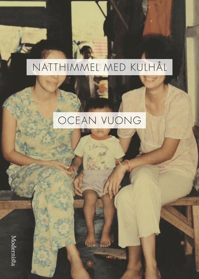 Natthimmel med kulhål - Ocean Vuong - Kirjat - Modernista - 9789177017981 - tiistai 3. lokakuuta 2017