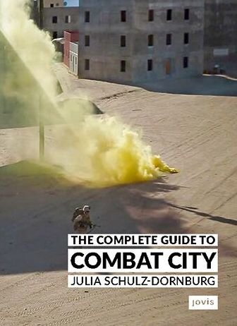 The Complete Guide to Combat City - Julia Schulz-Dornburg - Bøger - JOVIS Verlag - 9783986120986 - 2. juli 2024