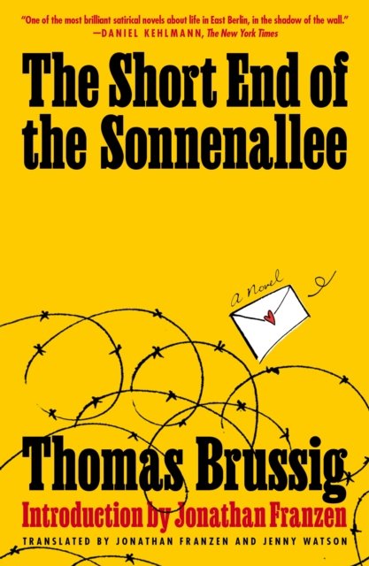The Short End of the Sonnenallee - Thomas Brussig - Książki - St Martin's Press - 9781250878991 - 4 kwietnia 2023