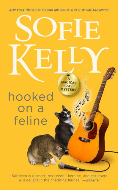 Cover for Sofie Kelly · Hooked on a Feline (Paperback Book) (2022)