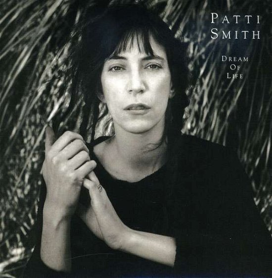 Dream Of Life - Patti Smith - Música - BMG - 4988017671993 - 15 de julho de 2009