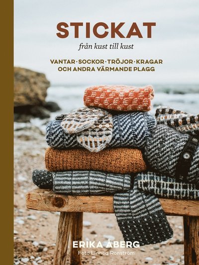 Cover for Erika Åberg · Stickat från kust till kust : vantar, sockor, tröjor, kragar och andra värmande plagg (Gebundesens Buch) (2022)